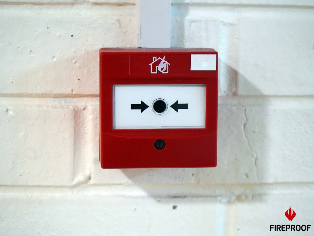 Na czym polega przegląd przeciwpożarowego wyłącznika prądu